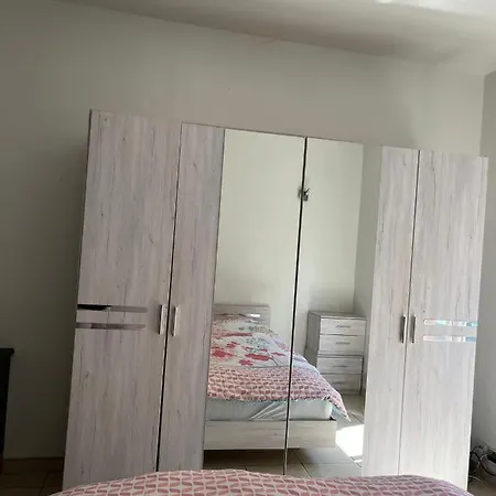 Liege, Ouvert Sur Une Piece 酒店 列日